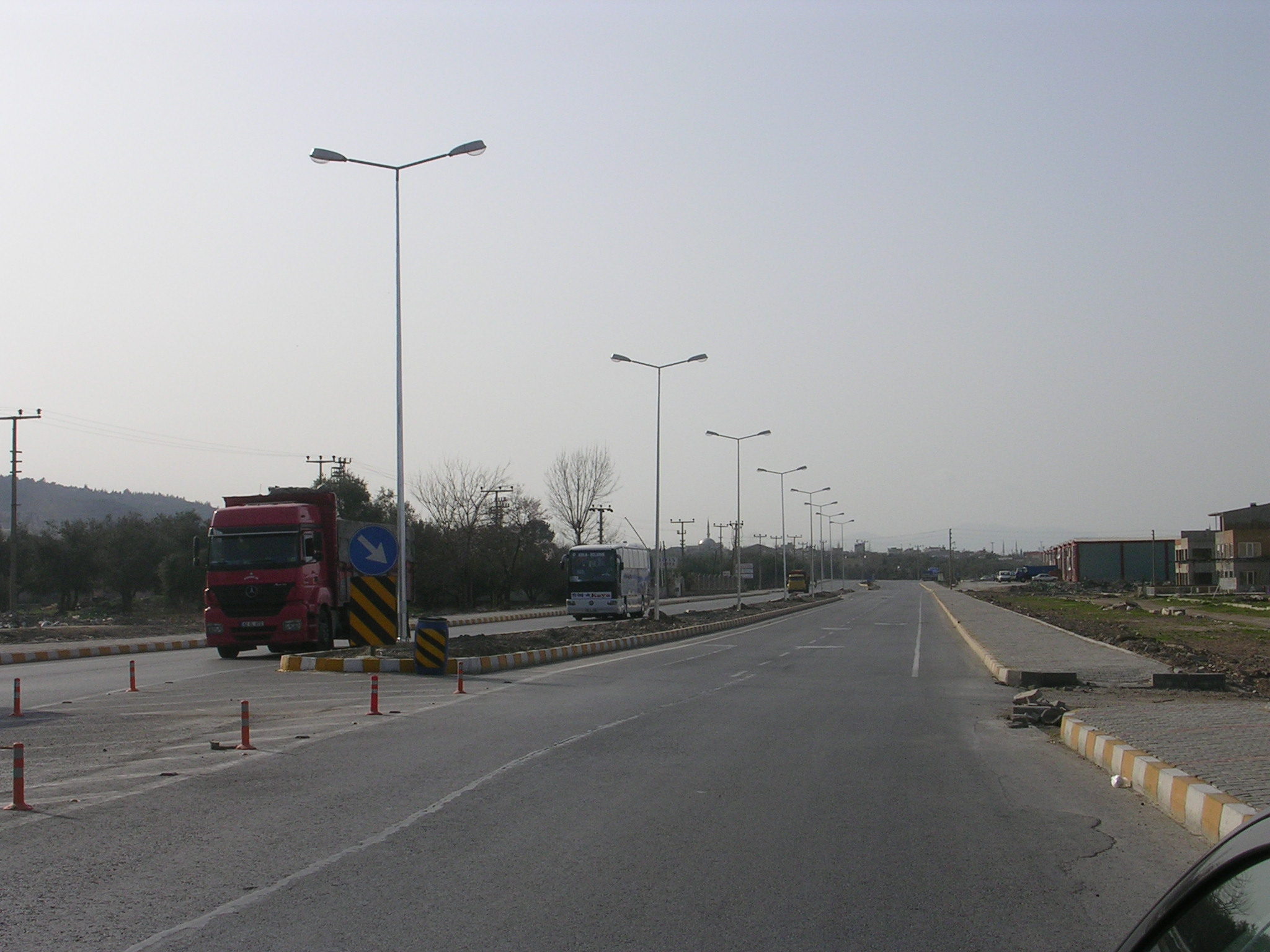 ÇİFT KONSOL AYDINLATMA DİREKLERİ  - AYDINLATMA ARMATÜRLERİ